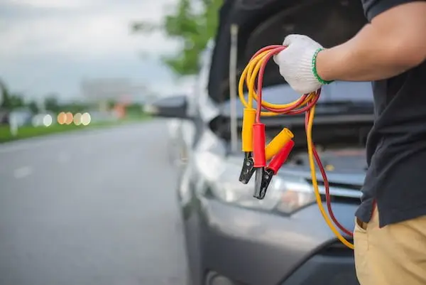 4 Auto Items That Every Driver Should Keep In Their Car